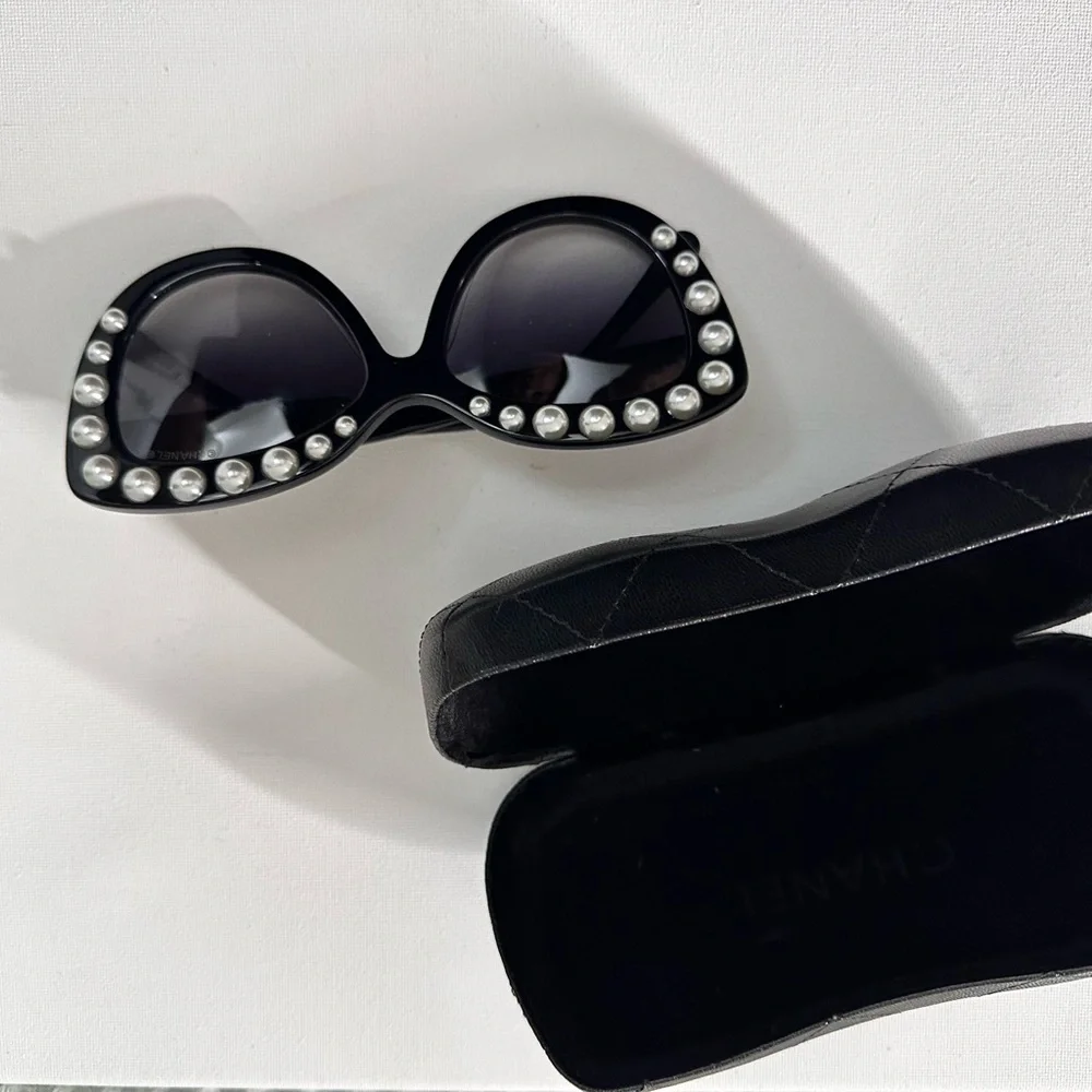Rare CHANEL Black Runway Sunglasses with Pearl Accents - Picture 2 of 5
